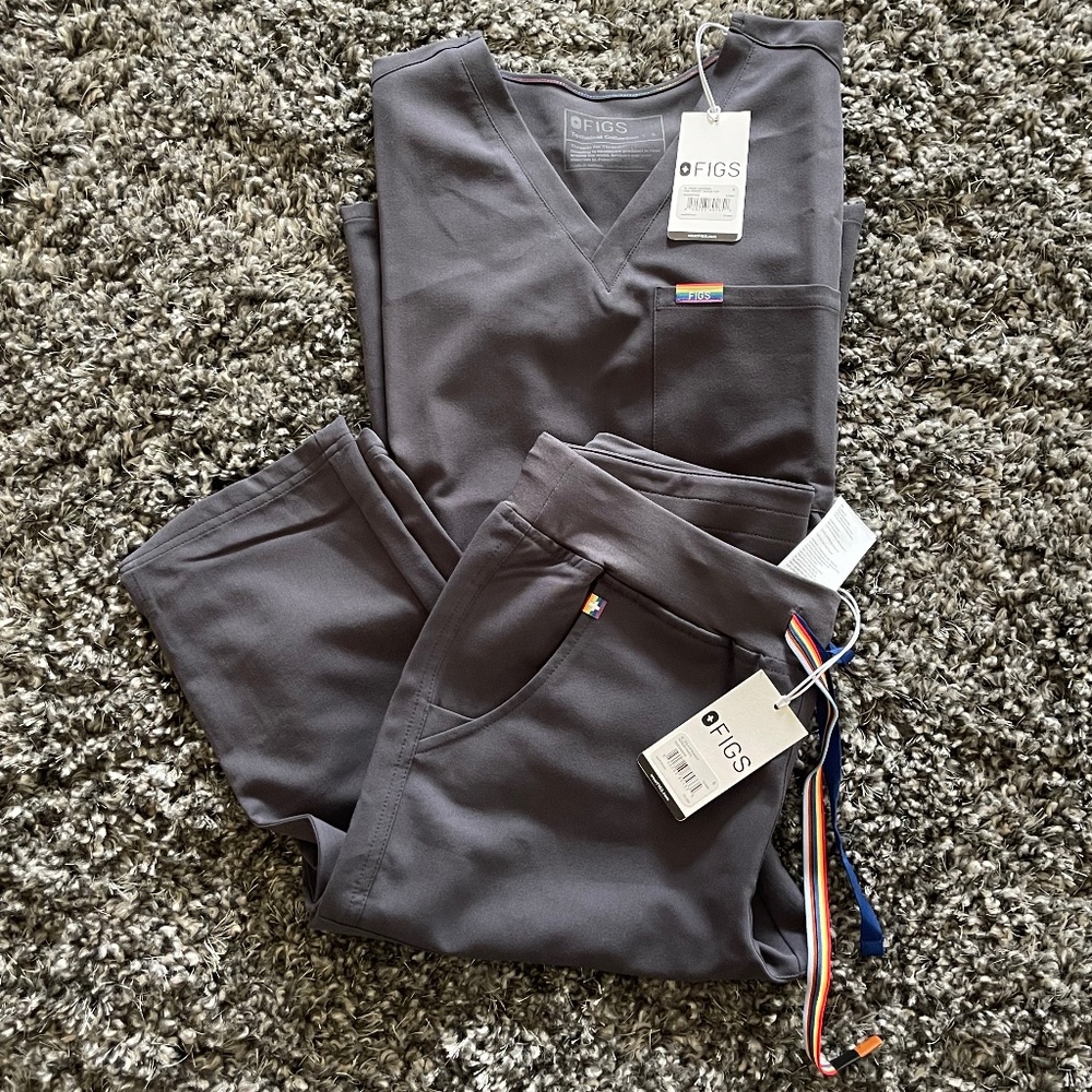 FIGS Charcoal Scrub Set
